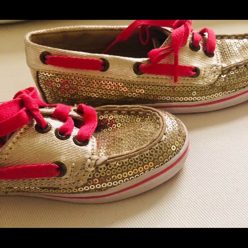 Girl’s Sperry Top-Spider Gold Sequin Shoes. 12.5